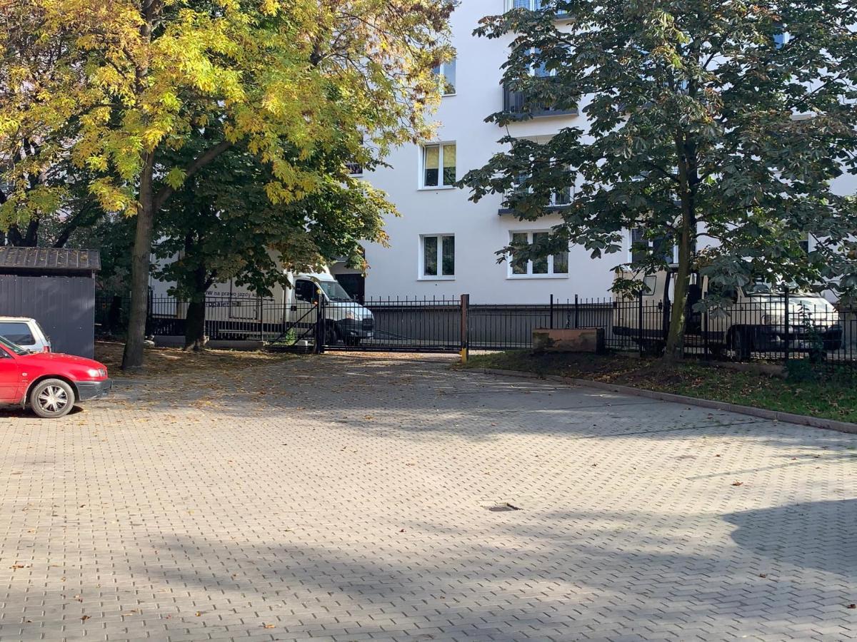 Cosy In District-free Parking With Gate!