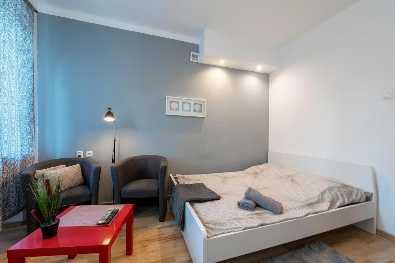 Cosy In District-free Parking With Gate!